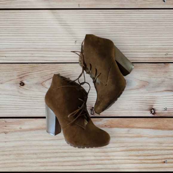 Leila Stone rabbit fur lined brown suede Vegan tan lace up heeled boots. Size 8 - Picture 8 of 9
